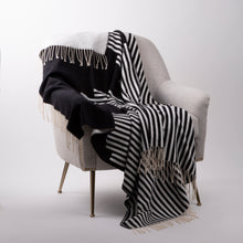 Load image into Gallery viewer, 60"L*50"W Woven Cotton Geometric Jacquard Throw, 600g