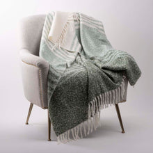 Load image into Gallery viewer, 60"L*50"W Woven Acrylic Striped Jacquard Throw 780g