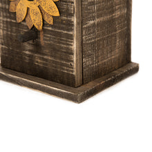 Load image into Gallery viewer, Glitzhome Distressed Two Flowers Wooden Garden Birdhouse 14.17 Inch