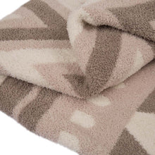 Load image into Gallery viewer, 60"L*50"W Knitted Polyester Geometric Pattern Feather Yarn Throw Blanket 1000g