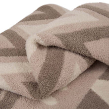 Load image into Gallery viewer, 60"L*50"W Knitted Polyester Geometric Pattern Feather Yarn Throw Blanket 1000g
