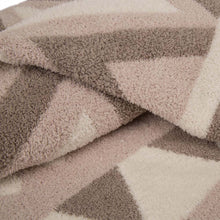 Load image into Gallery viewer, 60"L*50"W Knitted Polyester Geometric Pattern Feather Yarn Throw Blanket 1000g