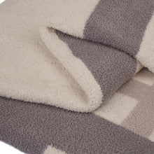 Load image into Gallery viewer, 60"L*50"W Knitted Polyester Geometric Pattern Feather Yarn Throw Blanket 1050g