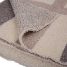 Load image into Gallery viewer, 60"L*50"W Knitted Polyester Geometric Pattern Feather Yarn Throw Blanket 1050g