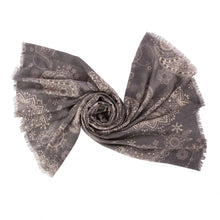 Load image into Gallery viewer, Women Gray Paisley Print Scarf with Fringes
