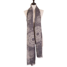 Load image into Gallery viewer, Women Gray Paisley Print Scarf with Fringes