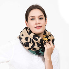Load image into Gallery viewer, Women Green, Yellow and Beige Leopard Grain Scarf