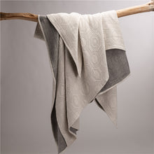 Load image into Gallery viewer, Full Queen Cotton Diamond Pattern Quilt