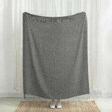 Load image into Gallery viewer, 60&quot;L*50&quot;W Acrylic Black/White Houndstooth Woven Throw 360g
